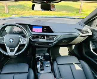 Ενοικίαση BMW 218i. Αυτοκίνητο Άνεση προς ενοικίαση στα Ηνωμένα Αραβικά Εμιράτα ✓ Κατάθεση 2500 AED ✓ Επιλογές ασφάλισης: TPL.