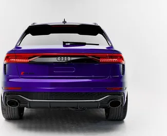Vista frontal de un Audi RS Q8 de alquiler en Dubai, EAU ✓ Coche n.º 13569. ✓ Automático TM ✓ 0 opiniones.