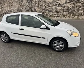 Renault Clio 3 2012 tilgængelig til leje i Budva, med ubegrænset kilometertæller grænse.