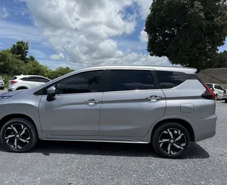Přední pohled na pronájem Mitsubishi Xpander na letišti Samui, Thajsko ✓ Auto č. 13344. ✓ Převodovka Automatické TM ✓ Recenze 0.