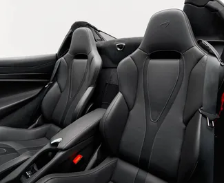 Арендуйте McLaren 720S 2023 в ОАЭ. Топливо: Бензин. Мощность: 710 л.с. ➤ Стоимость от 3500 AED в сутки.