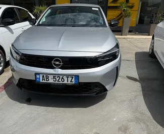 租赁 Opel Corsa 的正面视图，地拉那机场, 阿尔巴尼亚 ✓ 汽车编号 #13541。✓ Automatic 变速箱 ✓ 0 评论。