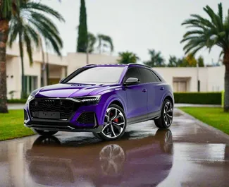 Audi RS Q8 2023 tillgänglig för uthyrning i Dubai, med en körsträckegräns på obegränsad.