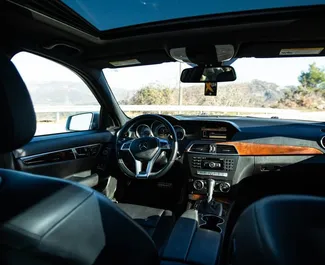 Najem avtomobila Mercedes-Benz C-Class 2012 v v Albaniji, z značilnostmi ✓ gorivo Plin in 249 konjskih moči ➤ Od 35 EUR na dan.