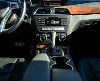Najem avtomobila Mercedes-Benz C-Class #10512 z menjalnikom Samodejno v v Tirani, opremljen z motorjem 3,0L ➤ Od Armand v v Albaniji.