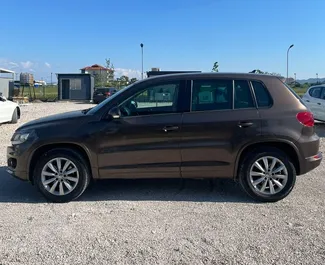 2.0L 엔진이 장착된 티라나 공항에서의 Volkswagen Tiguan #13389 자동 차량 대여 ➤ 마렝글렌 알바니아에서에서 제공.