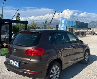알바니아에서에서 대여하는 Volkswagen Tiguan 2013 차량, 특징: ✓디젤 연료 및 140마력 ➤ 하루 27 EUR부터 시작.