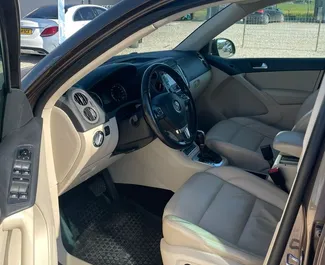 티라나 공항에서에서 대여 가능한 디젤 2.0L 엔진의 Volkswagen Tiguan 2013.