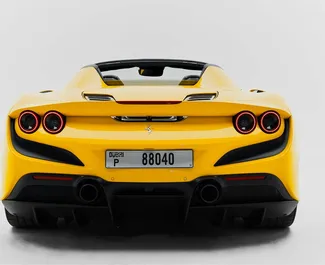 Ferrari F8 Spider 2022 διαθέσιμο για ενοικίαση στο Ντουμπάι, με όριο χιλιομέτρων απεριόριστο.