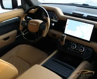 Ενοικίαση Land Rover Defender. Αυτοκίνητο Άνεση, Πρίμιουμ, SUV προς ενοικίαση στα Ηνωμένα Αραβικά Εμιράτα ✓ Κατάθεση 2500 AED ✓ Επιλογές ασφάλισης: TPL.