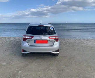 Салон Toyota Vitz для оренди на Кіпрі. Відмінний 5-місний автомобіль. ✓ Коробка Автомат.
