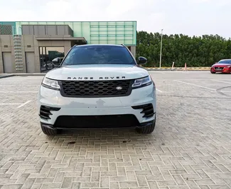 Land Rover Range Rover Velar nuoma. Komfortiškas, Premium, Krosas automobilis nuomai JAE ✓ Depozitas 2500 AED ✓ Draudimo pasirinkimai: TPL.