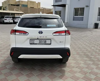 Biluthyrning av Toyota Corolla Cross 2025 i i Förenade Arabemiraten, med funktioner som ✓ Hybrid bränsle och 196 hästkrafter ➤ Från 67 AED per dag.
