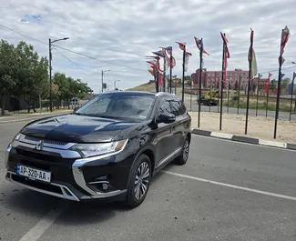 Framvy av en hyrbil Mitsubishi Outlander Xl i Tbilisi, Georgien ✓ Bil #14059. ✓ Växellåda Automatisk TM ✓ 0 recensioner.