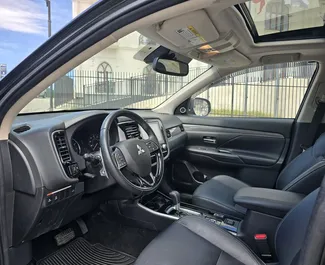 Bensin 3,0L motor i Mitsubishi Outlander Xl 2020 för uthyrning i Tbilisi.