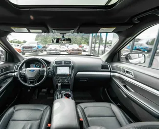 在 在格鲁吉亚 租赁 Ford Explorer 2020 汽车，特点包括 ✓ 使用 Petrol 燃料和 286 马力 ➤ 起价 125 GEL 每天。