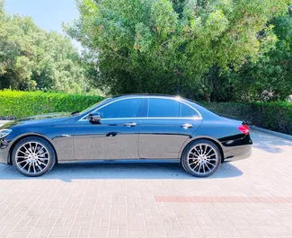 Alquiler de coches Mercedes-Benz E350 2022 en los EAU, con ✓ combustible de Gasolina y 255 caballos de fuerza ➤ Desde 450 AED por día.