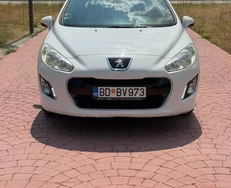 Priekinė automobilio, kurį nuomojate Peugeot 308 Budvoje, Juodkalnija vaizdas ✓ Automobilis #13730. ✓ Pavarų dėžė Rankinis TM ✓ Atsiliepimai 0.