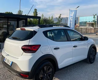 Dacia Sandero Stepway 2025 在 地拉那机场 可租赁，具有 unlimited 里程限制。