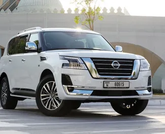 Přední pohled na pronájem Nissan Patrol v Dubaji, SAE ✓ Auto č. 13623. ✓ Převodovka Automatické TM ✓ Recenze 0.