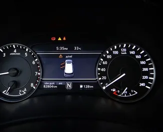 Nissan Patrol 2021 s pohonem Pohon všech kol, dostupné v Dubaji.