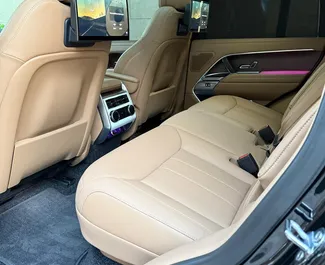 Land Rover Range Rover 2024 med Firehjulsdrift-system, tilgjengelig i Dubai.
