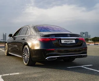 Motor Gasolina de 4,0L de Mercedes-Benz S580 e 2021 para alquilar en en Dubai.