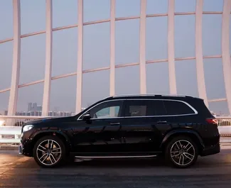 Mercedes-Benz GLS-Class 2021 biludlejning i De Forenede Arabiske Emirater, med ✓ Benzin brændstof og 362 hestekræfter ➤ Starter fra 1100 AED pr. dag.