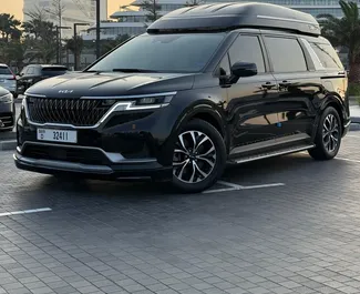 Alquiler de coches Kia Carnival 2022 en los EAU, con ✓ combustible de Gasolina y 272 caballos de fuerza ➤ Desde 250 AED por día.