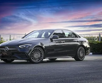 Alquiler de Mercedes-Benz C200. Coche Confort, Premium para alquilar en los EAU ✓ Depósito de 2500 AED ✓ opciones de seguro TPL.