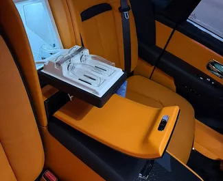Essence 45,0L Moteur de Rolls-Royce Cullinan 2023 à louer à Dubaï.