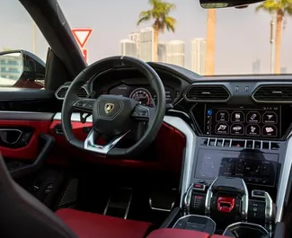 Bensin 4,0L-motoren til Lamborghini Urus 2022 for utleie i Dubai.