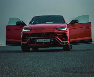 Lamborghini Urus 2022 tilgjengelig for leie i Dubai, med ubegrenset kilometergrense.