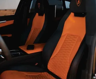 Lamborghini Urus 2023 med Firehjulsdrift-system, tilgjengelig i Dubai.