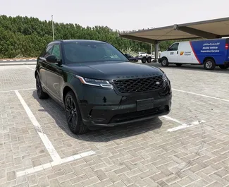 Арендуйте Land Rover Range Rover Velar 2023 в ОАЭ. Топливо: Бензин. Мощность: 250 л.с. ➤ Стоимость от 500 AED в сутки.