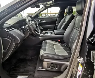 Салон Land Rover Range Rover Velar для аренды в ОАЭ. Отличный 5-местный автомобиль. ✓ Коробка Автомат.