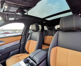 Land Rover Range Rover Velar 2022 galimas nuomai Dubajuje, su neribotas kilometrų apribojimu.
