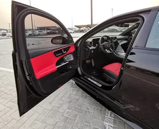 Alquiler de Mercedes-Benz C-Class. Coche Confort, Premium para alquilar en los EAU ✓ Depósito de 2500 AED ✓ opciones de seguro TPL.