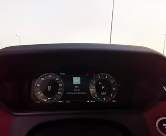 Двигатель Бензин 2,0 л.&nbsp;– Арендуйте Land Rover Range Rover Velar в Дубае.