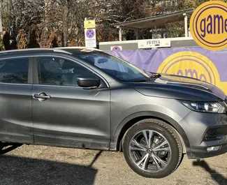 Front view of a rental Nissan Qashqai in Budapest, Hungary ✓ Car #5066. ✓ Automatic TM ✓ 2 reviews.