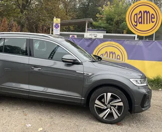 租赁 Volkswagen T-Roc 的正面视图，在布达佩斯, 匈牙利 ✓ 汽车编号 #4762。✓ Automatic 变速箱 ✓ 5 评论。