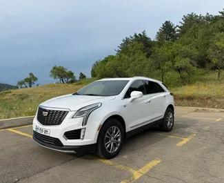 Cadillac XT4 2023 autóbérlés Grúziában, jellemzők ✓ Benzin üzemanyag és 235 lóerő ➤ Napi 144 GEL-tól kezdődően.