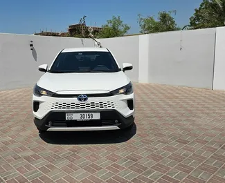 Framvy av en hyrbil Toyota Corolla Cross i Dubai, Förenade Arabemiraten ✓ Bil #13677. ✓ Växellåda Automatisk TM ✓ 0 recensioner.