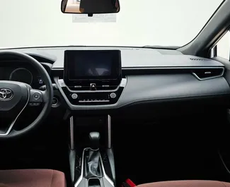 Uthyrning av Toyota Corolla Cross. Ekonomi, Komfort, Crossover bil för uthyrning i Förenade Arabemiraten ✓ Deposition 500 AED ✓ Försäkringsalternativ: TPL, SCDW, Stöld.
