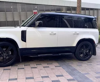 Motor Gasolina de 5,0L de Land Rover Defender 2024 para alquilar en en Dubai.