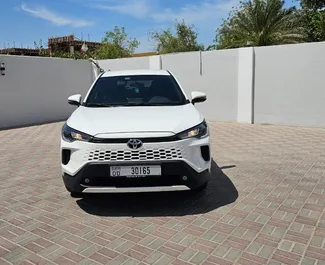 Framvy av en hyrbil Toyota Corolla Cross i Dubai, Förenade Arabemiraten ✓ Bil #13673. ✓ Växellåda Automatisk TM ✓ 0 recensioner.