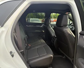 Cadillac XT4 2023 bérelhető Tbilisziben, korlátlan kilométeres határral.