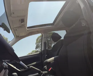 Interiér Subaru Forester k pronájmu v Gruzii. Skvělé auto s 5 sedadly a převodovkou Automatické.