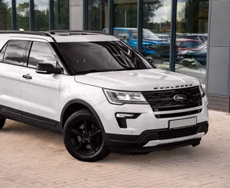 租赁 Ford Explorer 的正面视图，在第比利斯, 格鲁吉亚 ✓ 汽车编号 #13667。✓ Automatic 变速箱 ✓ 0 评论。