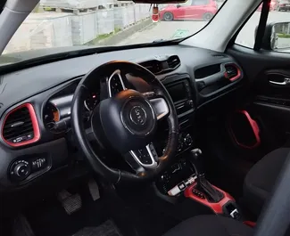 Арендуйте Jeep Renegade 2020 в Грузии. Топливо: Бензин. Мощность: 190 л.с. ➤ Стоимость от 120 GEL в сутки.